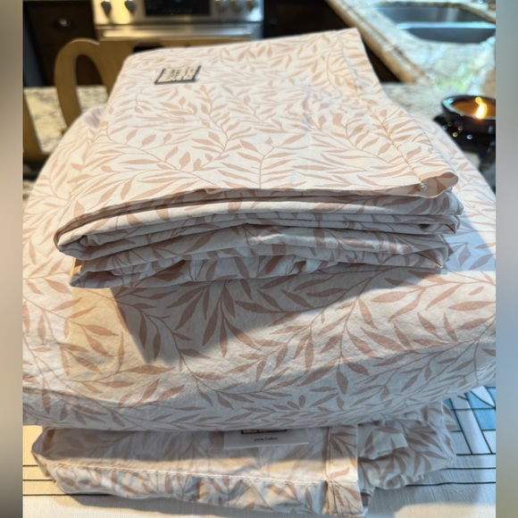 WILLIAM MORRIS 
Cotton Plaster Pink Leaf King Sheet Set - Picture 6 of 8